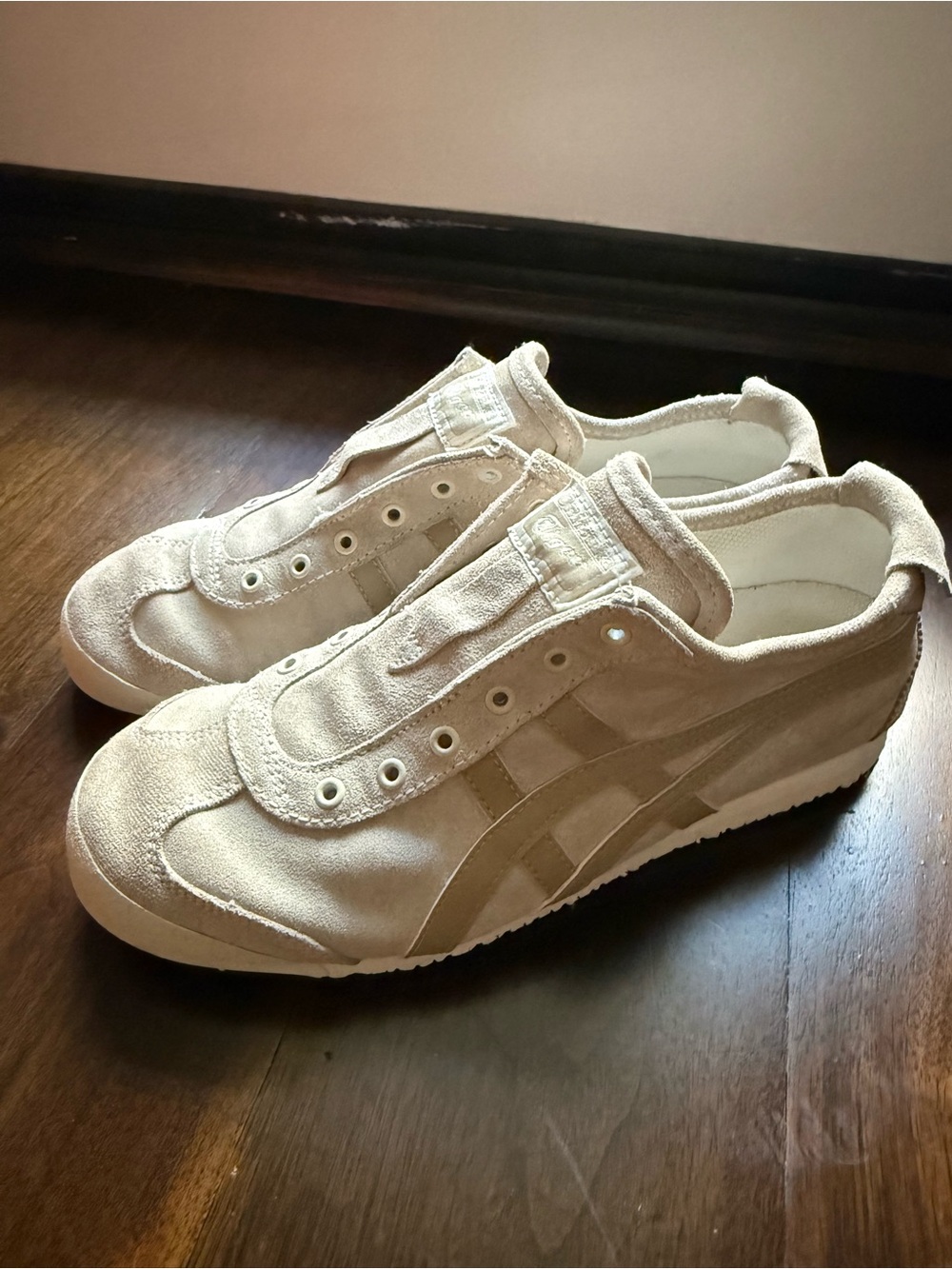 Unisex onitsuka tiger mexico 66 Slip-On Suede Casual Sneaker — Beige